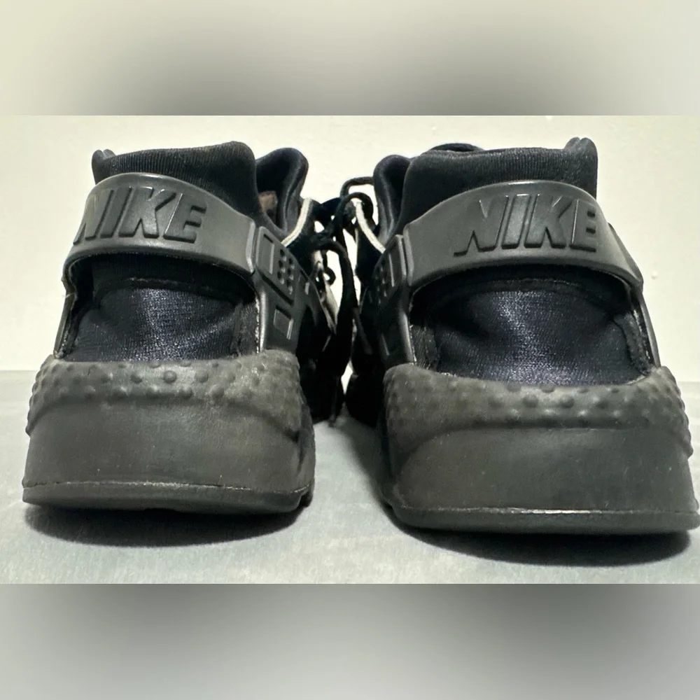 Nike Air Huarache Triple Black Sneakers | Size 5y